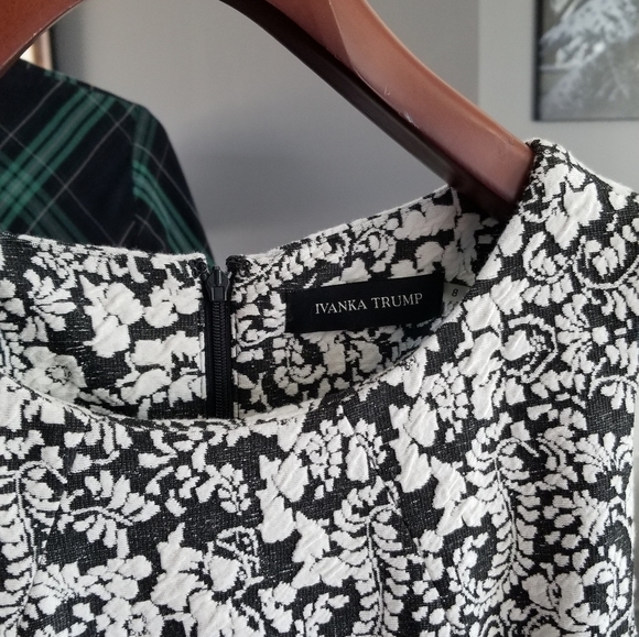 Sleeveless dress. - Picture 2 of 6